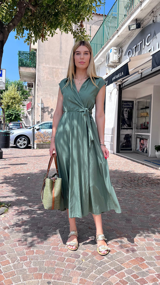 "Abito COSPICA verde - modello midi con colletto camicia e cintura in vita, stile elegante per outfit estivi"