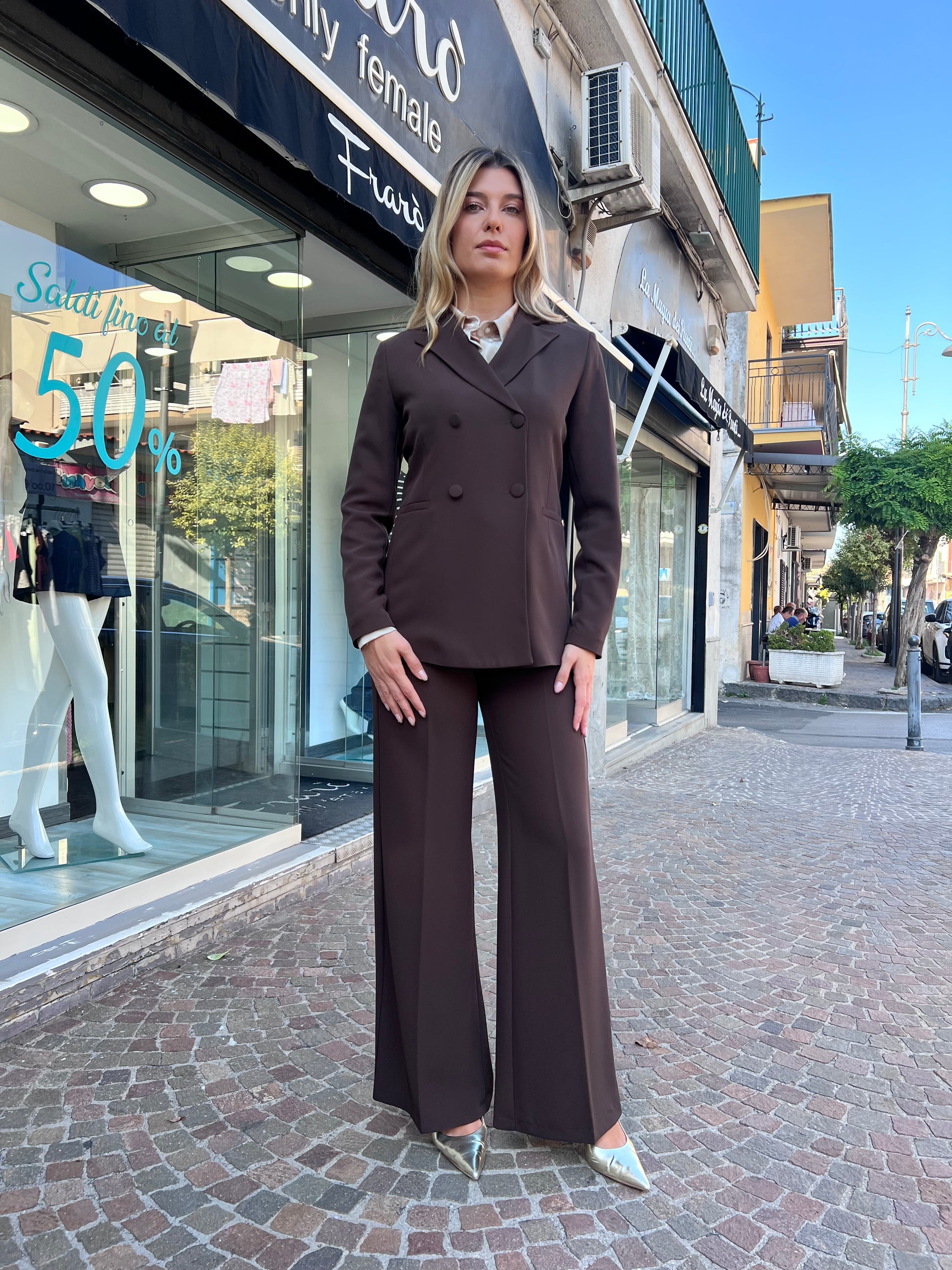 Blazer doppio petto tailleur donna cioccolato - dettaglio bottoni e vestibilità