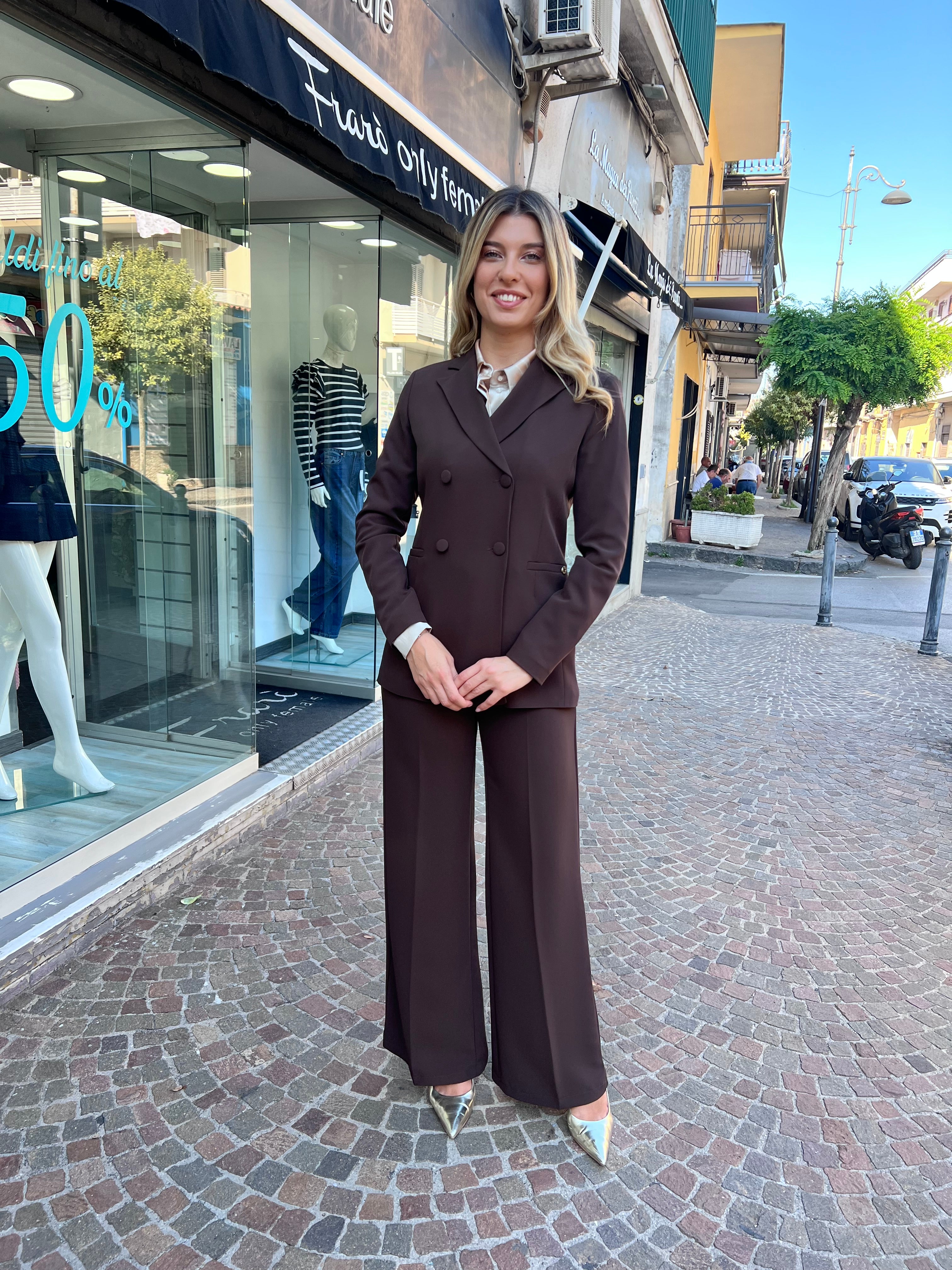 Tailleur donna elegante color cioccolato Erica Bellucci - vista frontale completa