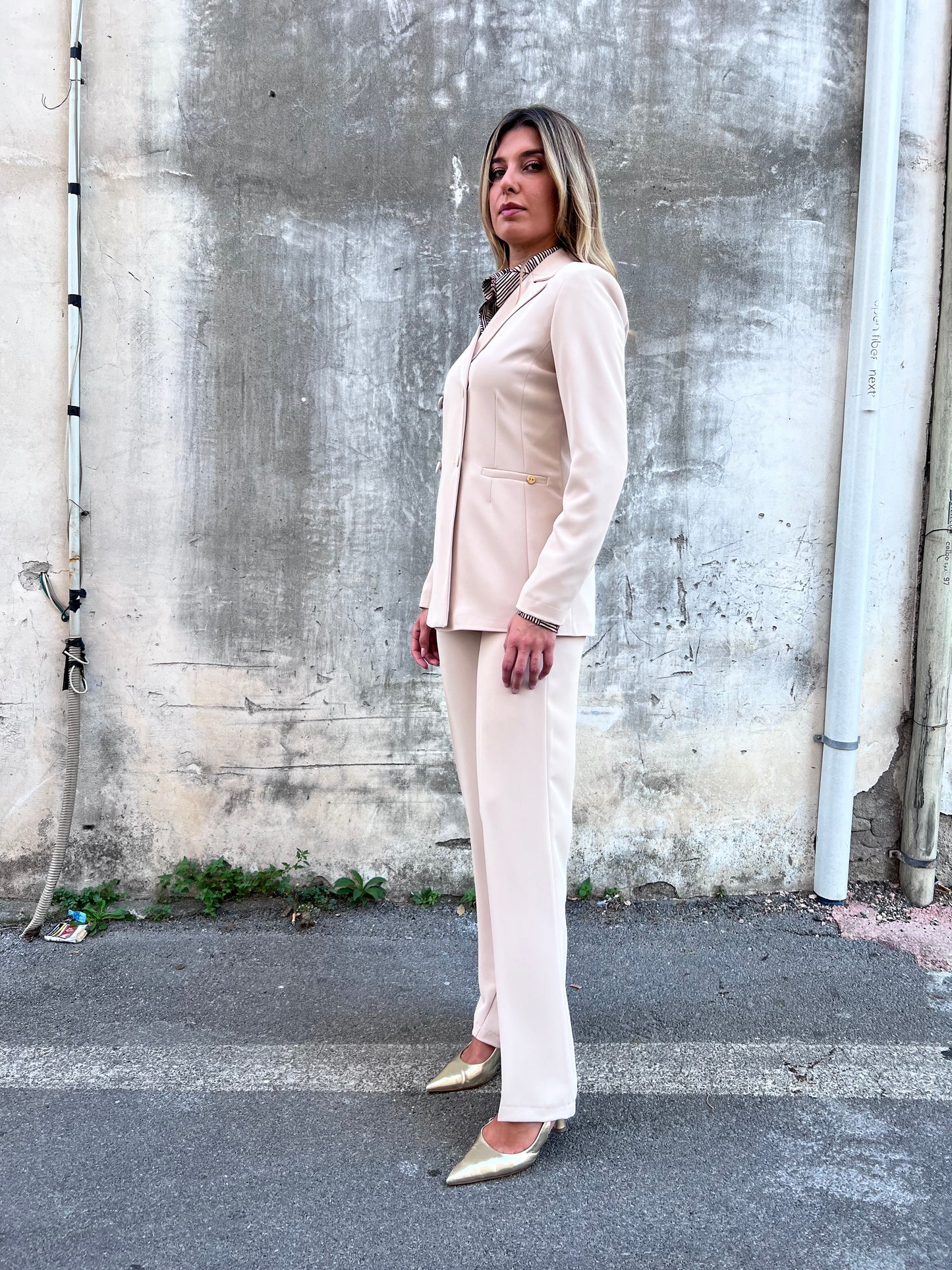 Tailleur completo donna Erica Bellucci burro - vista laterale blazer e pantalone