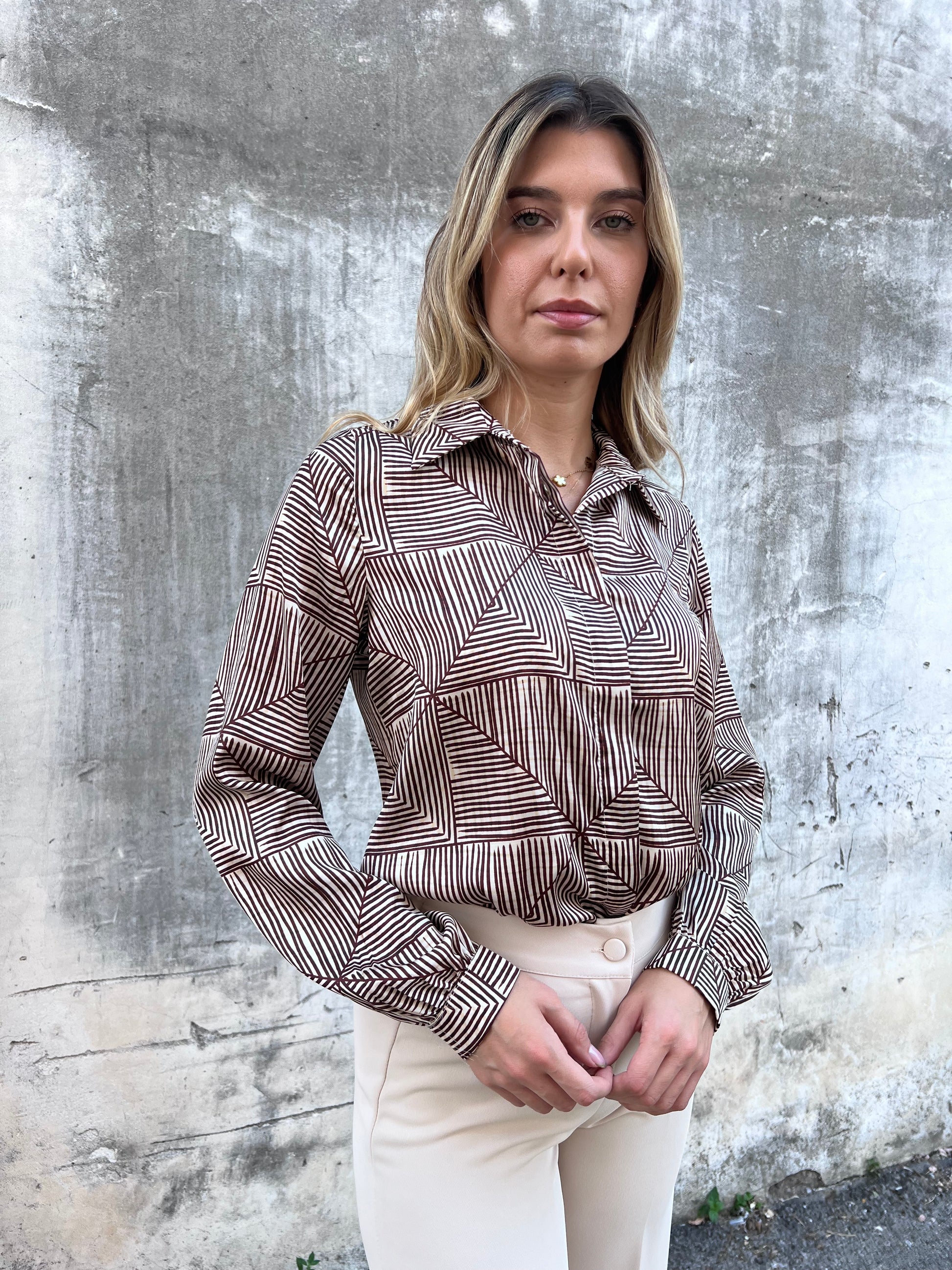 Camicia manica lunga donna - vestibilità comoda tessuto premium Made in Italy