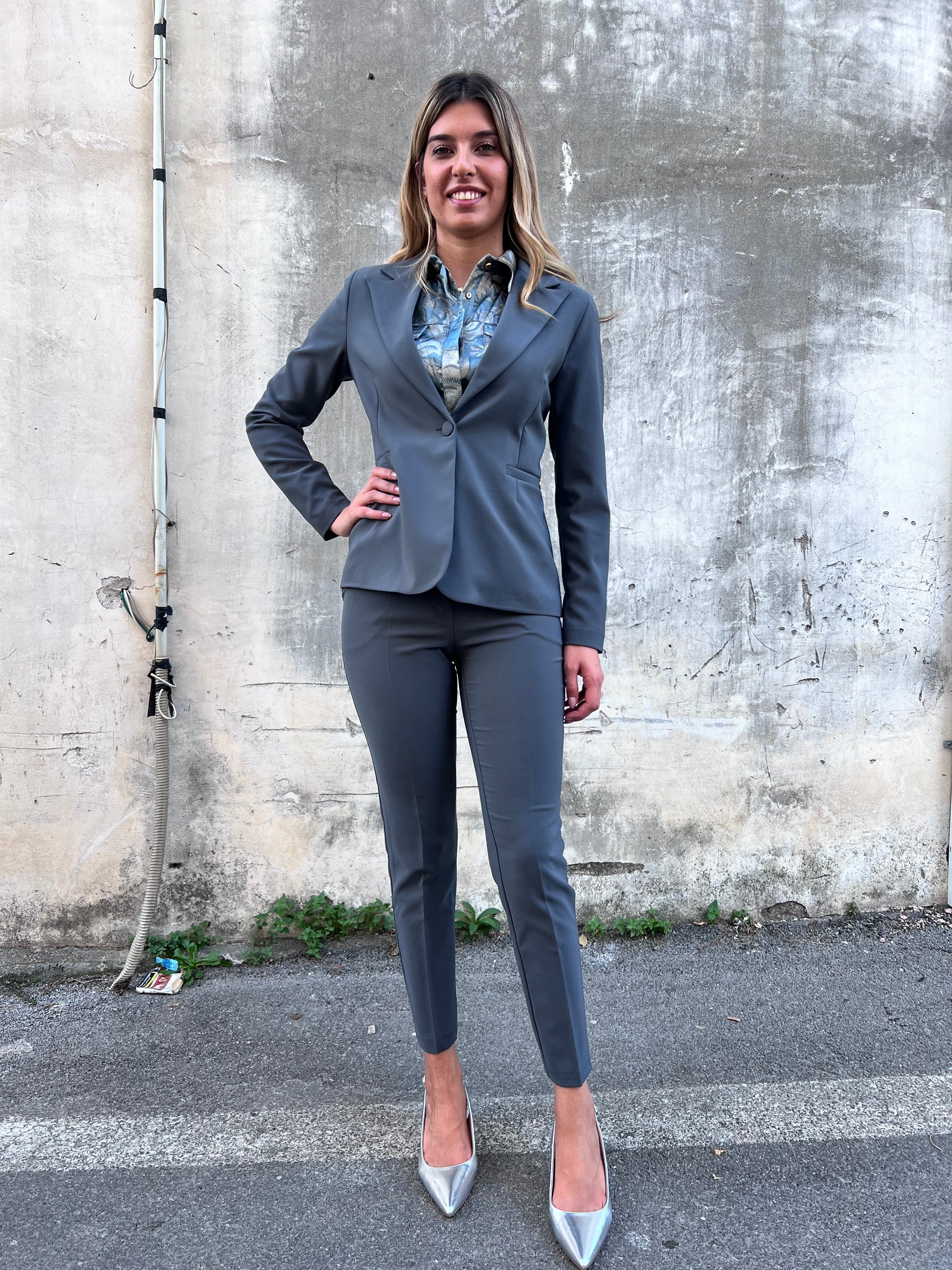 Pezzi Tailleur Pantalone Capri Tailleur Donna Grigio Elegante