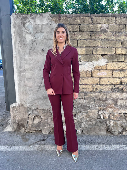 Tailleur donna elegante bordeaux Erica Bellucci - vista frontale completa modello 529 con pantalone a zampa