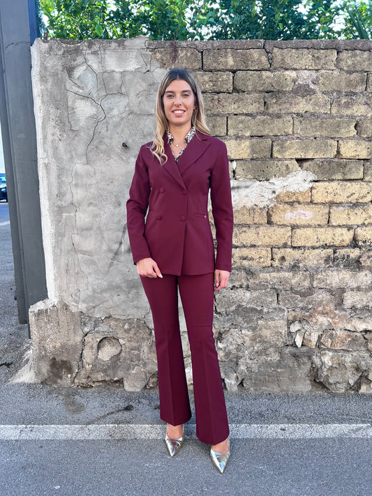 Tailleur donna elegante bordeaux Erica Bellucci - vista frontale completa modello 529 con pantalone a zampa