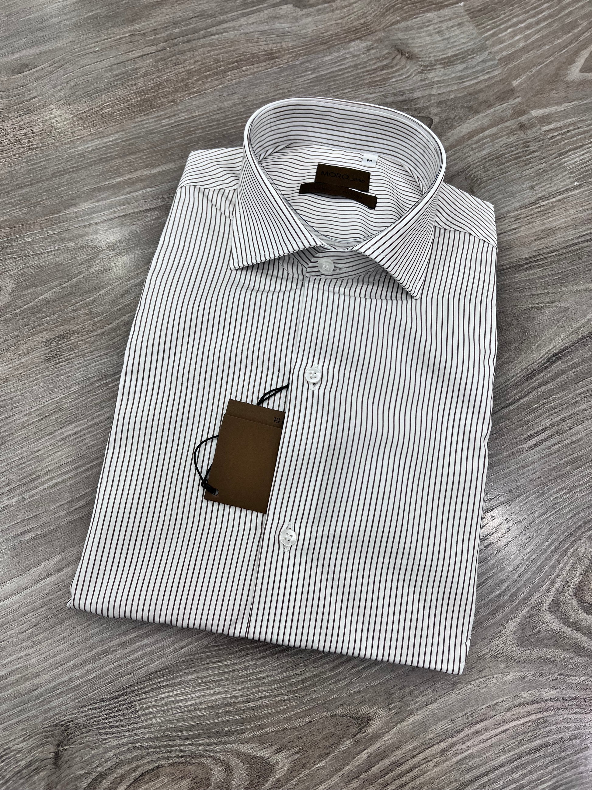 "Dettaglio collo francese camicia rigata - qualità artigianale italiana"