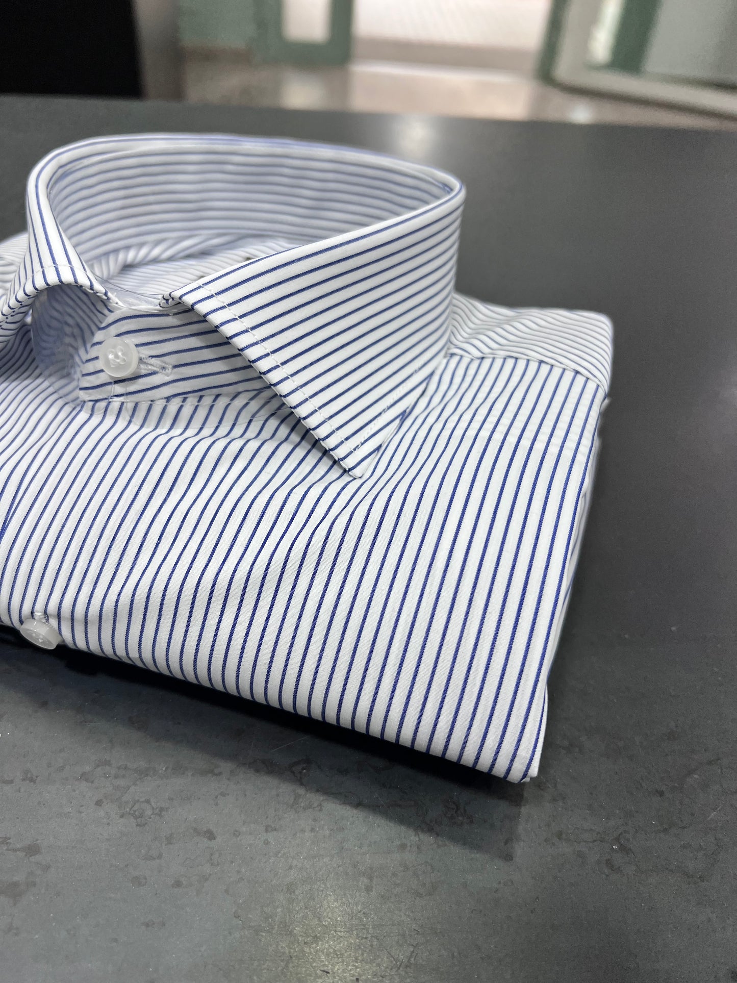 "Camicia rigata uomo blu navy - stile classico per ufficio"