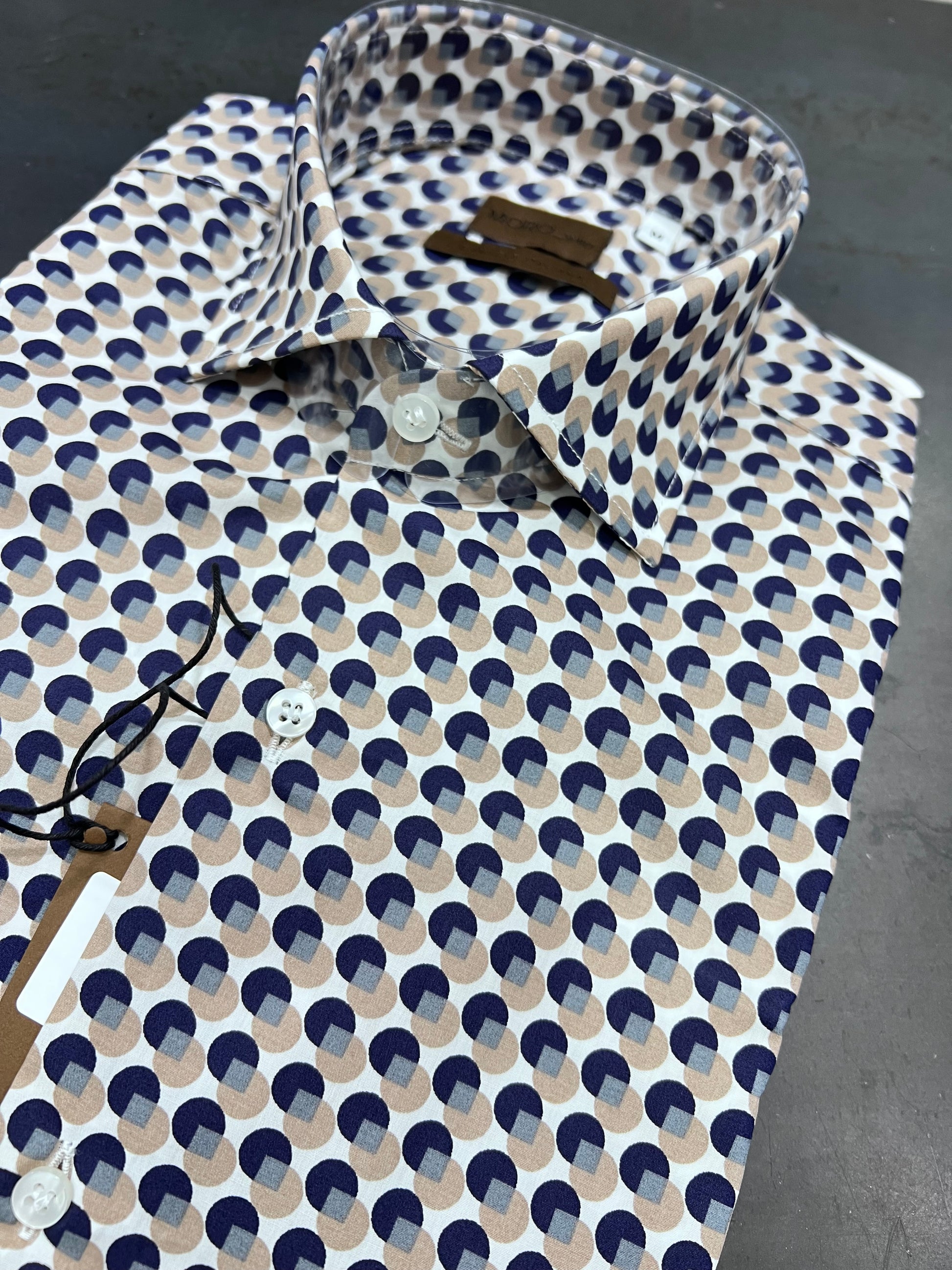 "Dettaglio collo francese camicia uomo cotone - qualità artigianale italiana"
