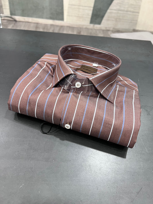 "Camicia uomo marrone a righe - vista frontale completa"