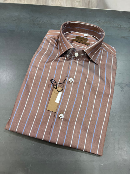 "Camicia uomo cotone brown - vista laterale vestibilità affiancata"