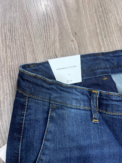 Dettaglio cucitura sartoriale jeans MJ - Manifattura italiana premium
