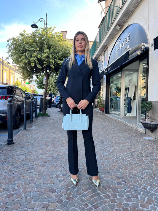 Tailleur donna blu elegante Erica Bellucci - Vista frontale completa giacca doppio petto e pantalone a zampa