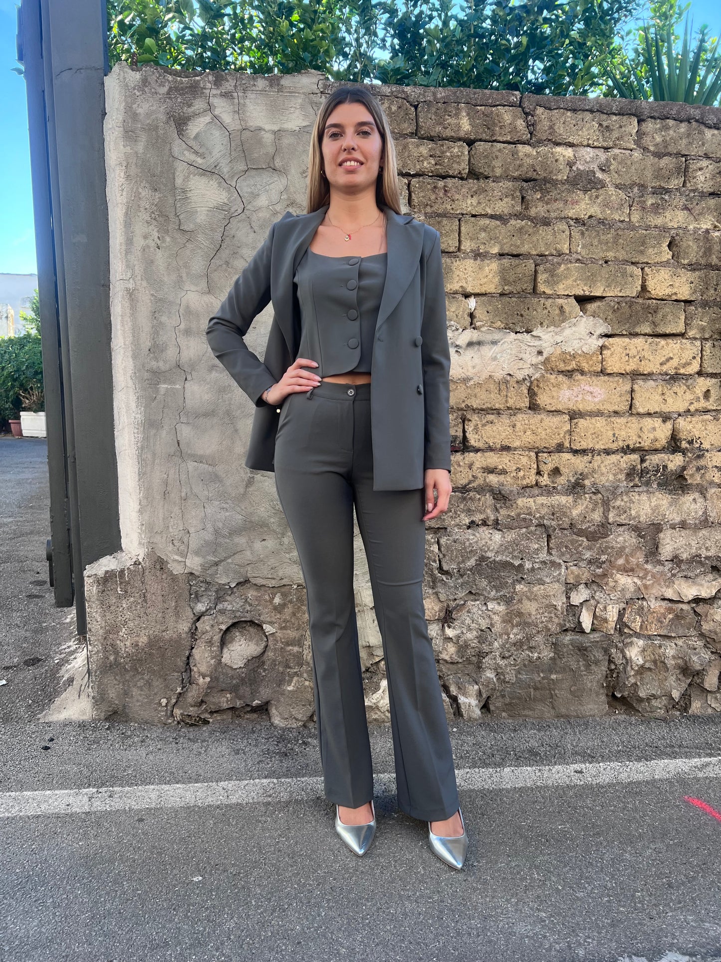 Tailleur 529 | Grigio | Trio | Giacca| Gilet| Pantalone Zampa | Erica Bellucci