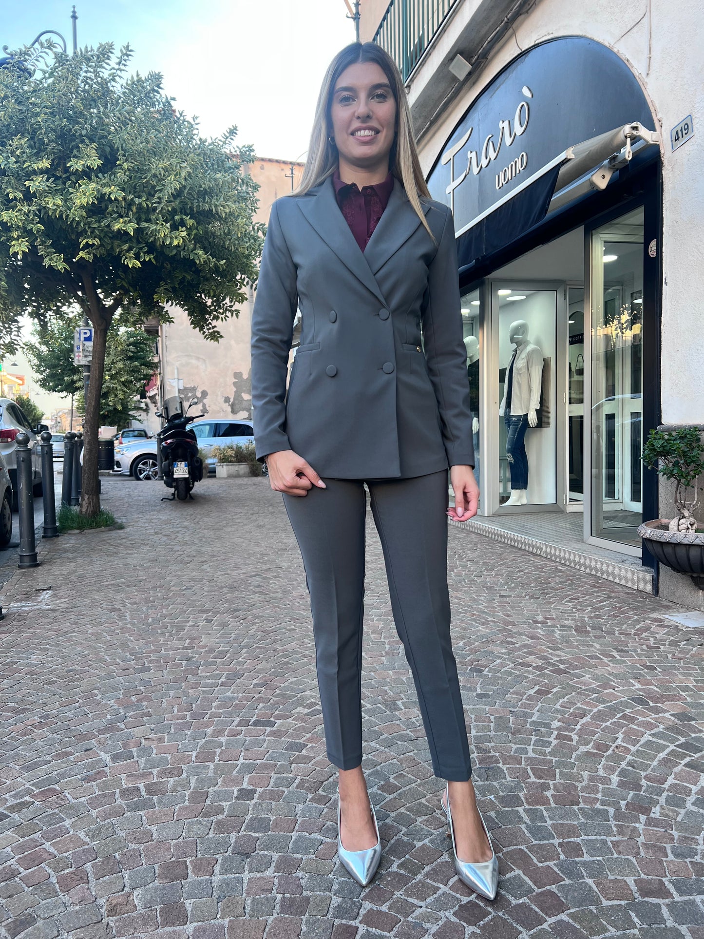 "Completo tailleur donna grigio Made in Italy - Erica Bellucci collezione 529, eleganza italiana per ogni occasione"