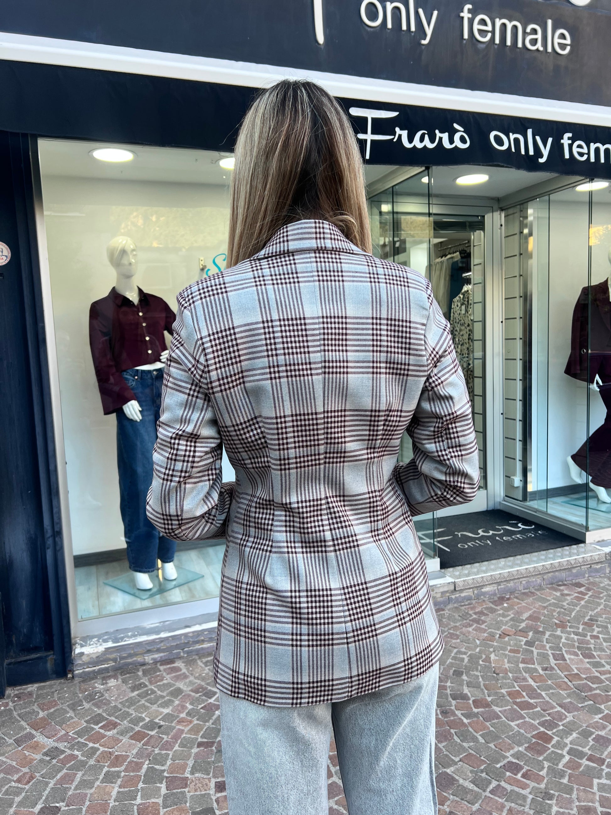 Giacca mono petto quadri - Vista posteriore elegante per look professionale