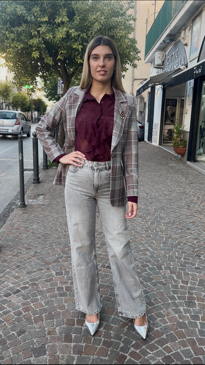Jeans Donna Bonnye_52 grigio widw leg - indossato da modella- total look