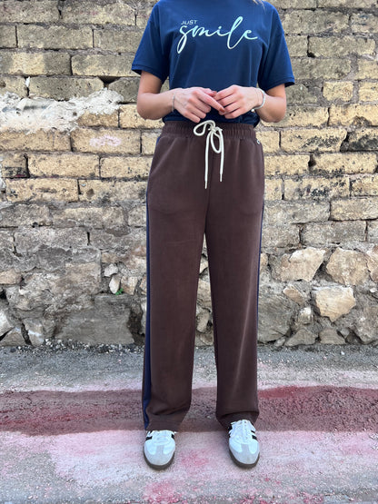 Pantalone donna wide leg felpa cioccolato  Erica Bellucci - Vista frontale gamba larga Made in Italy
