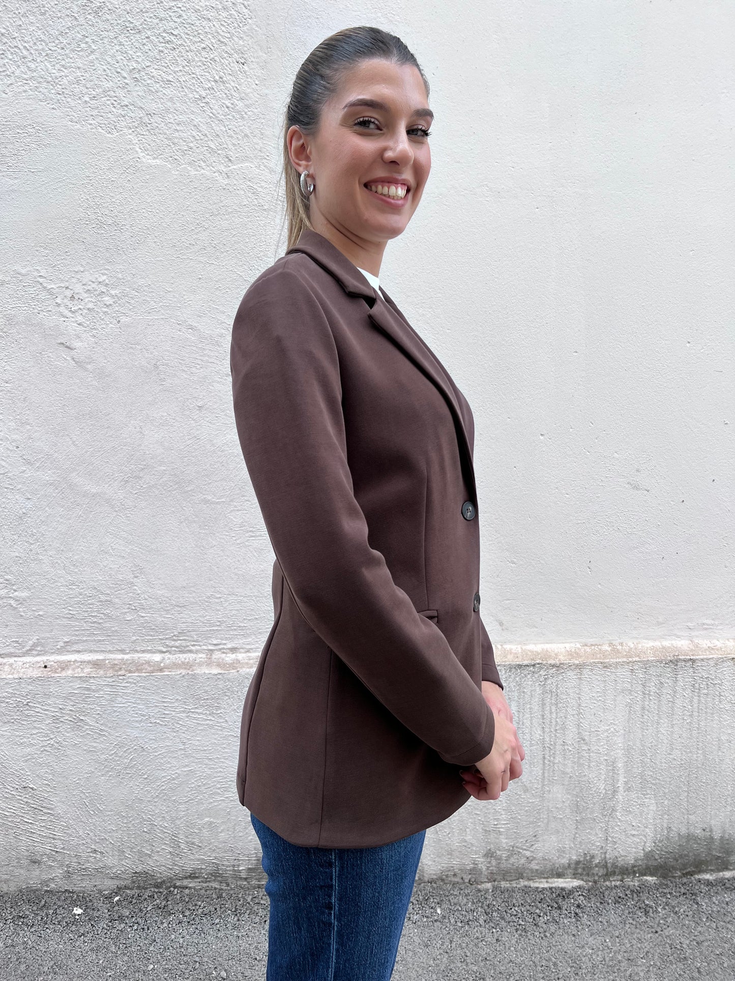 Giacca donna felpa cioccolato - Vista laterale tessuto tecnico comfort e stile Made in Italy
