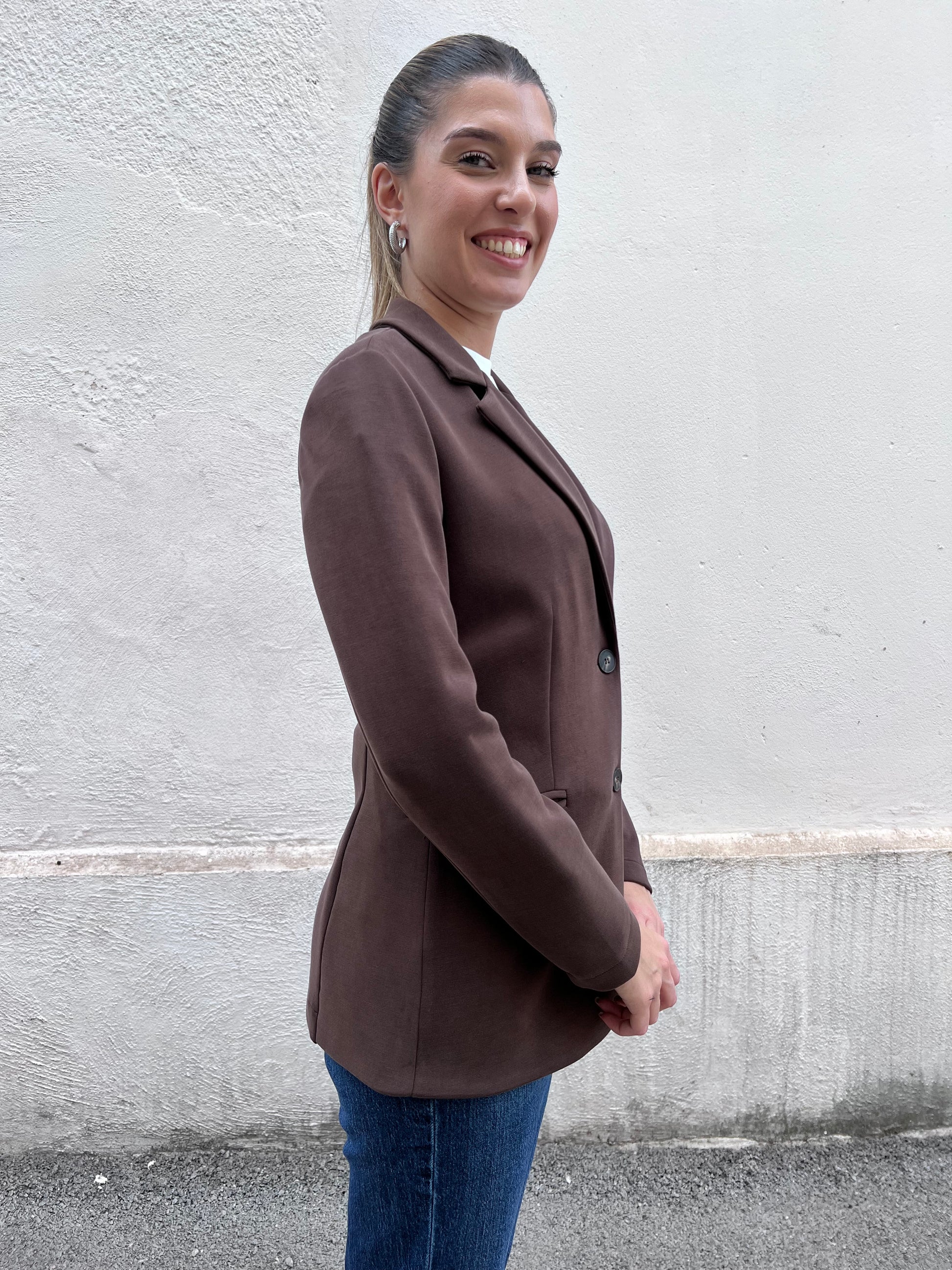 Giacca donna felpa cioccolato - Vista laterale tessuto tecnico comfort e stile Made in Italy
