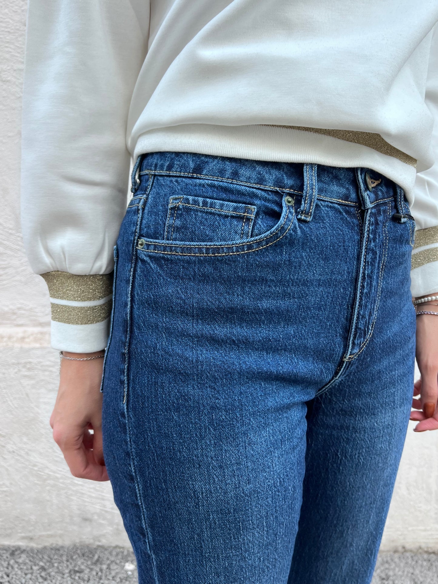 "Jeans donna Tiffosi Iris_3 blu scuro dettaglio zip e bottone metallico - design classico"