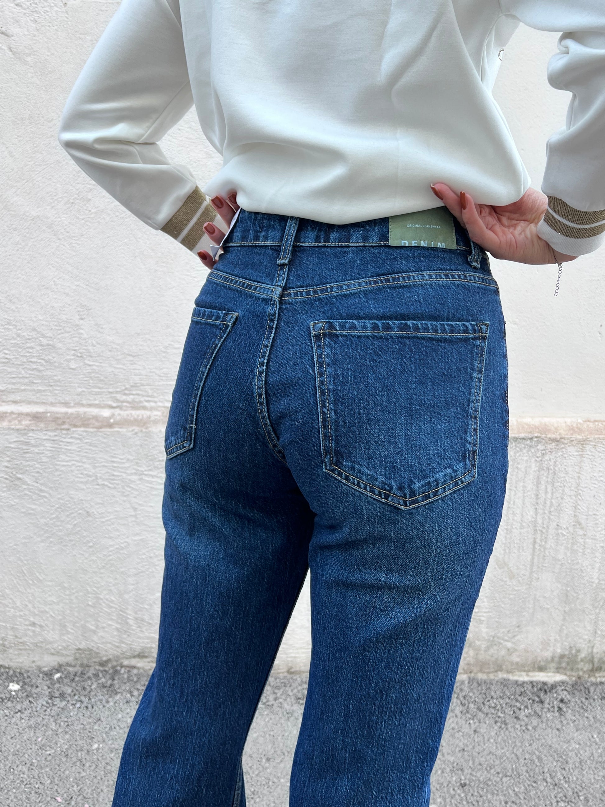 "Jeans donna Tiffosi Iris_3 blu scuro dettaglio tessuto cotone 99% - qualità premium"