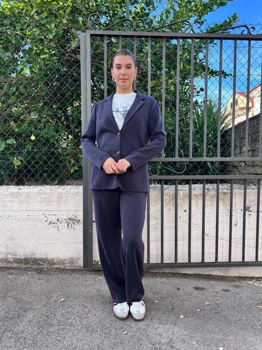 Tailleur donna felpa blu Erica Bellucci - Vista frontale completa giacca e pantalone palazzo elegante Made in Italy
