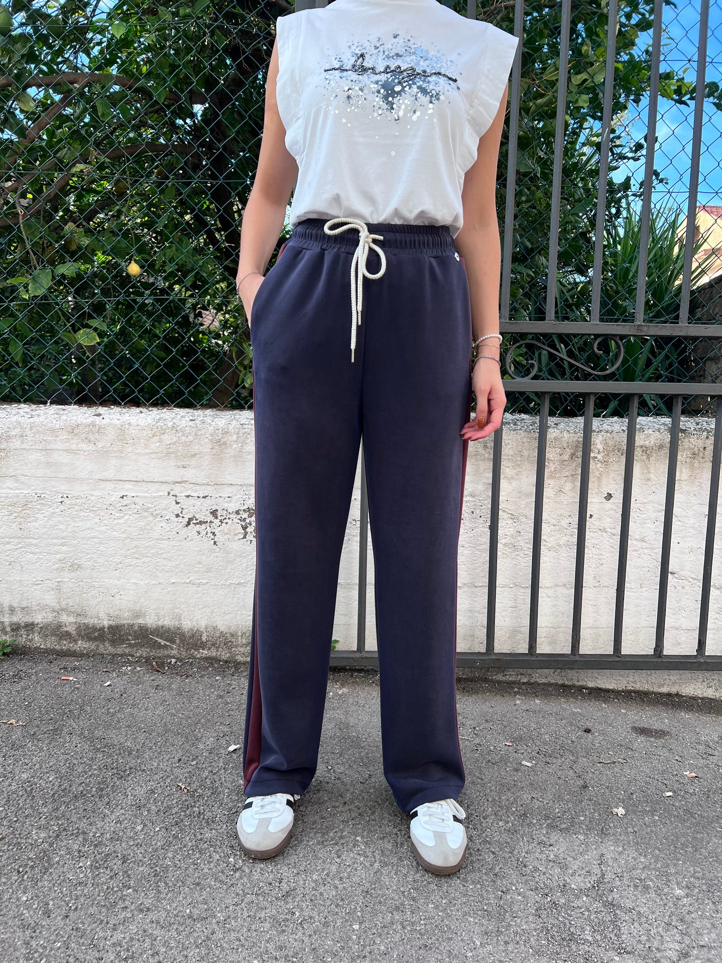 Pantalone donna wide leg felpa blu Erica Bellucci - Vista frontale gamba larga Made in Italy
