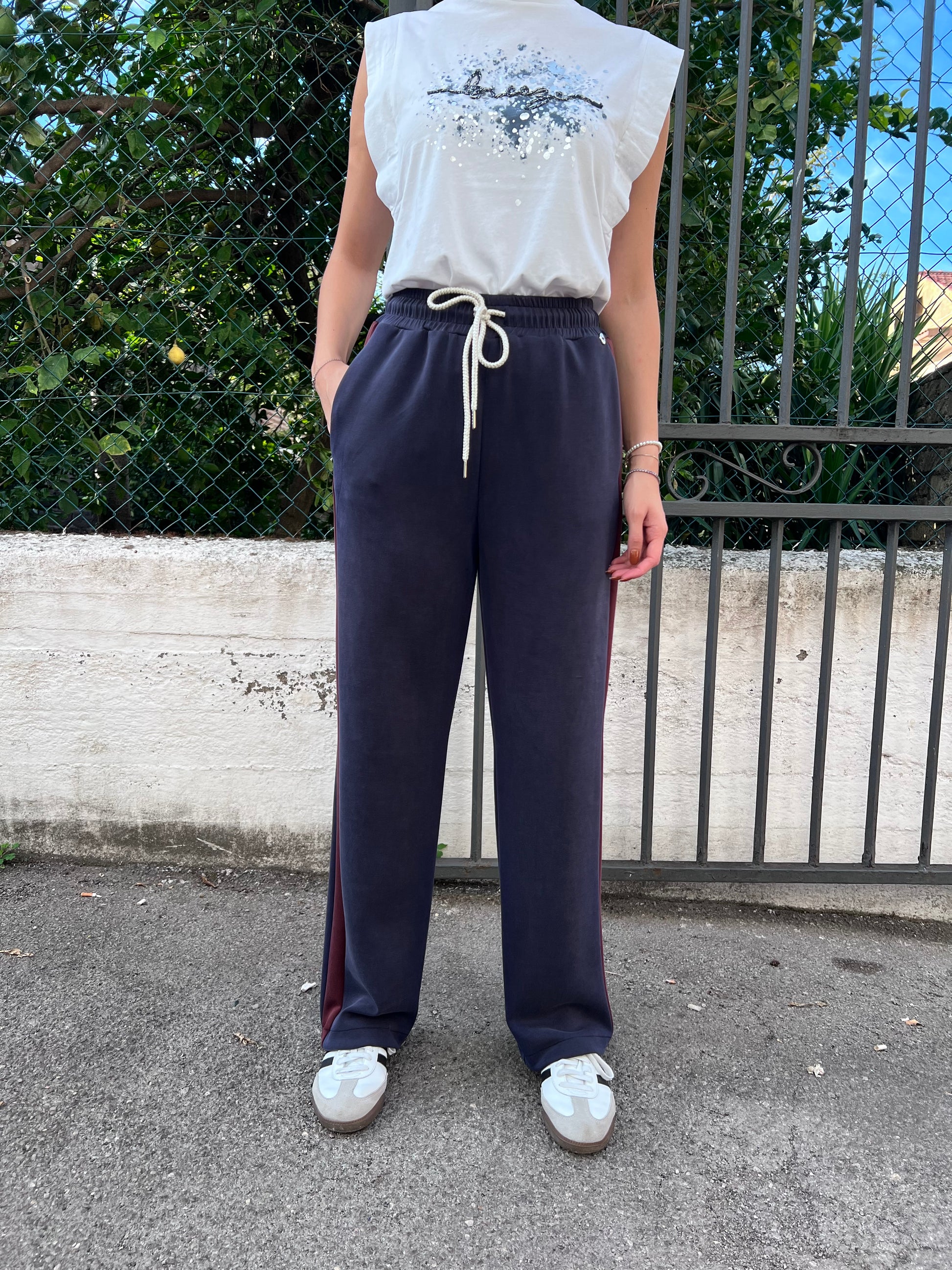 Pantalone donna wide leg felpa blu Erica Bellucci - Vista frontale gamba larga Made in Italy
