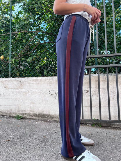 Dettaglio banda contrasto pantalone wide leg blu - Design distintivo e stile contemporaneo Erica Bellucci
