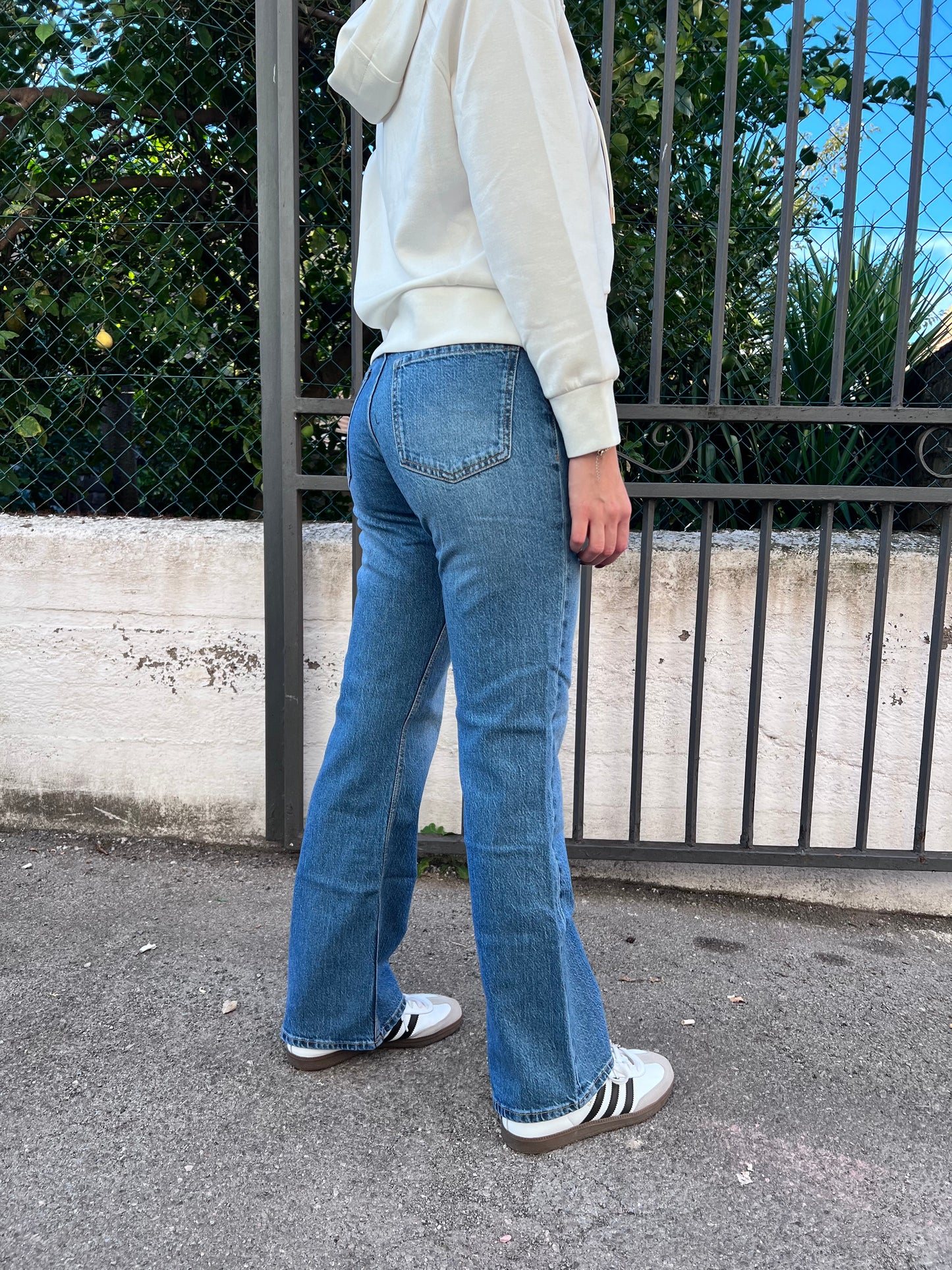 "Jeans donna Tiffosi Iris_3 blu chiaro vista posteriore - dettaglio tasche e cuciture"
