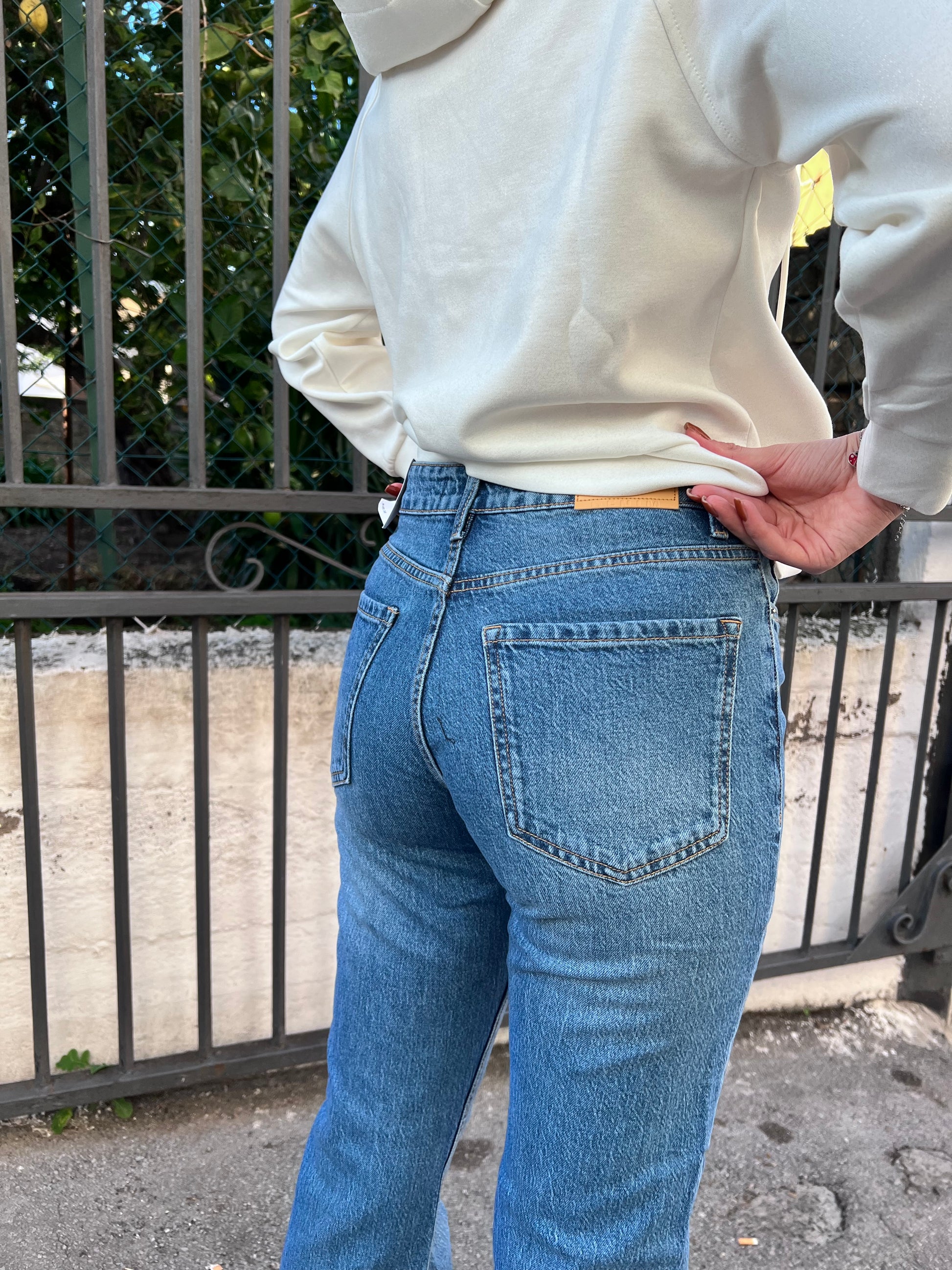 "Jeans donna Tiffosi Iris_3 blu chiaro dettaglio tessuto cotone 99% - colore luminoso"