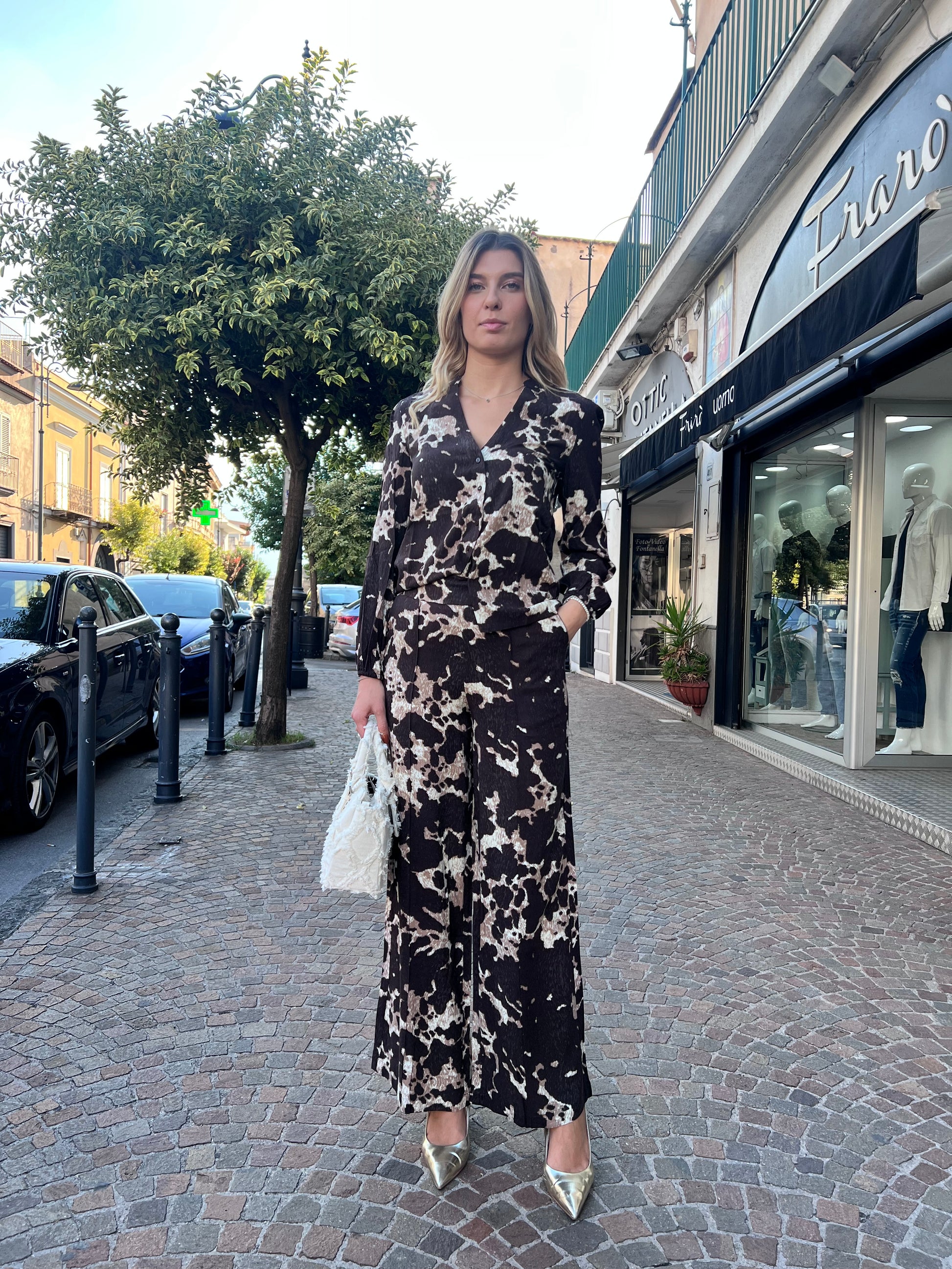 Pantalone palazzo animalier cow - dettaglio vestibilità e stampa Qatar
