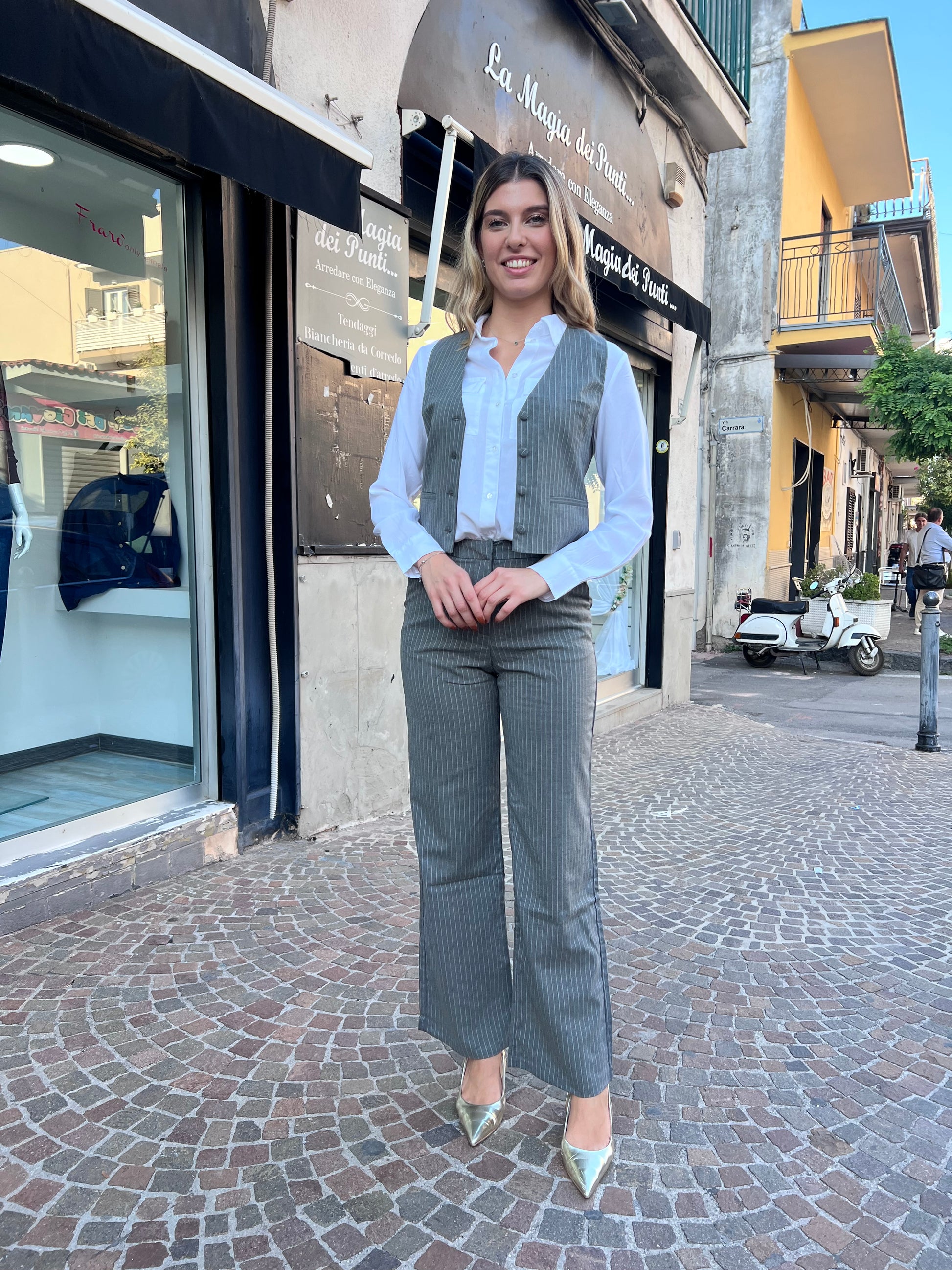 Completo gessato Riley indossato - vista frontale gilet e pantalone elegante
