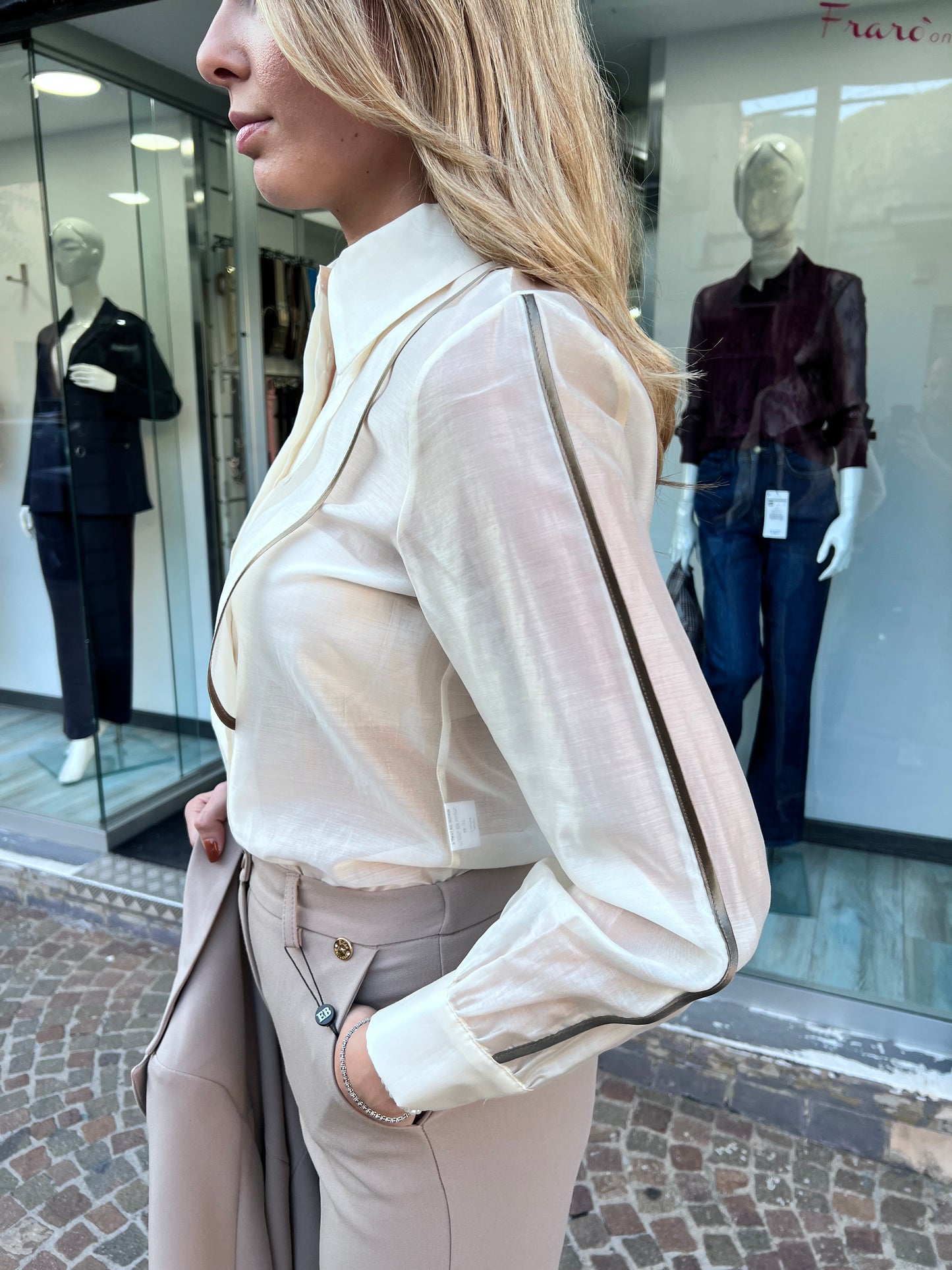 Camicia 152 Erica Bellucci - vista laterale con bordino a contrasto qualità premium