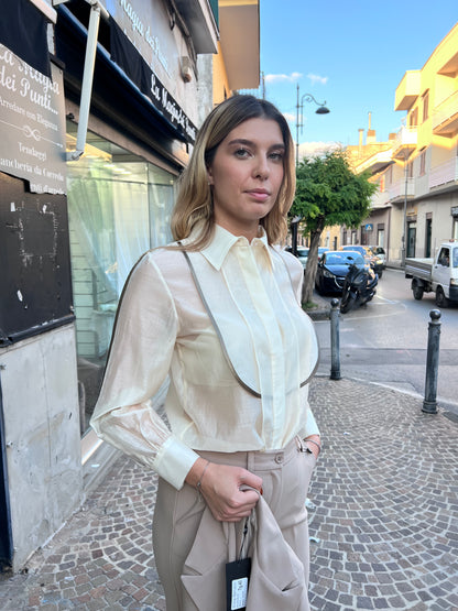 Dettaglio camicia voilà Erica Bellucci - bordino elegante e cuciture di alta qualità italiana