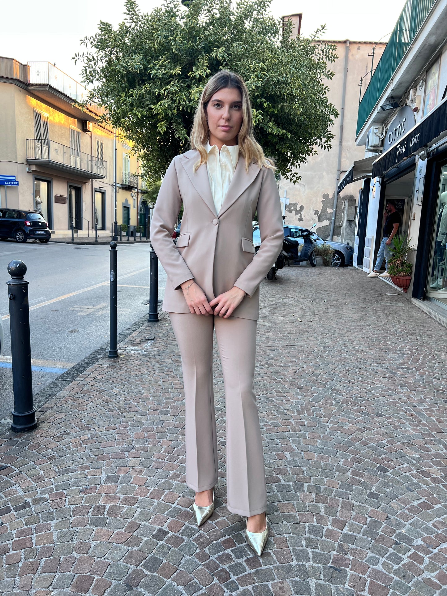 Tailleur donna beige Erica Bellucci 536 - completo elegante blazer e pantalone a zampa Made in Italy