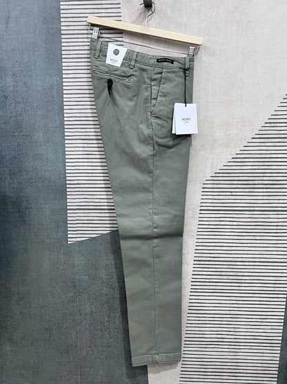 Pantalone tinto in filo verde  - vista laterale dettagliata
