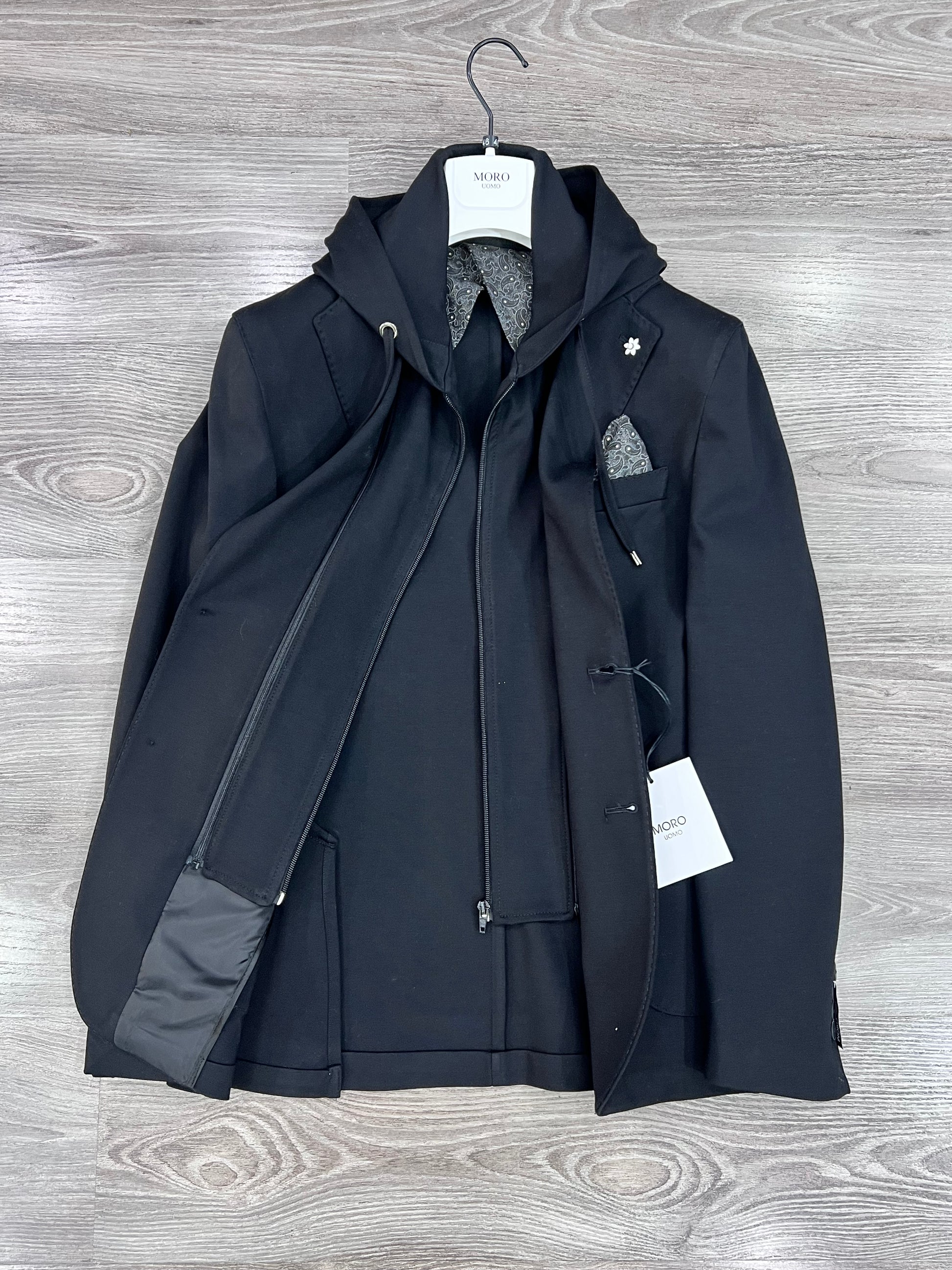 Giacca uomo punto milano - dettaglio cappuccio removibile con zip
