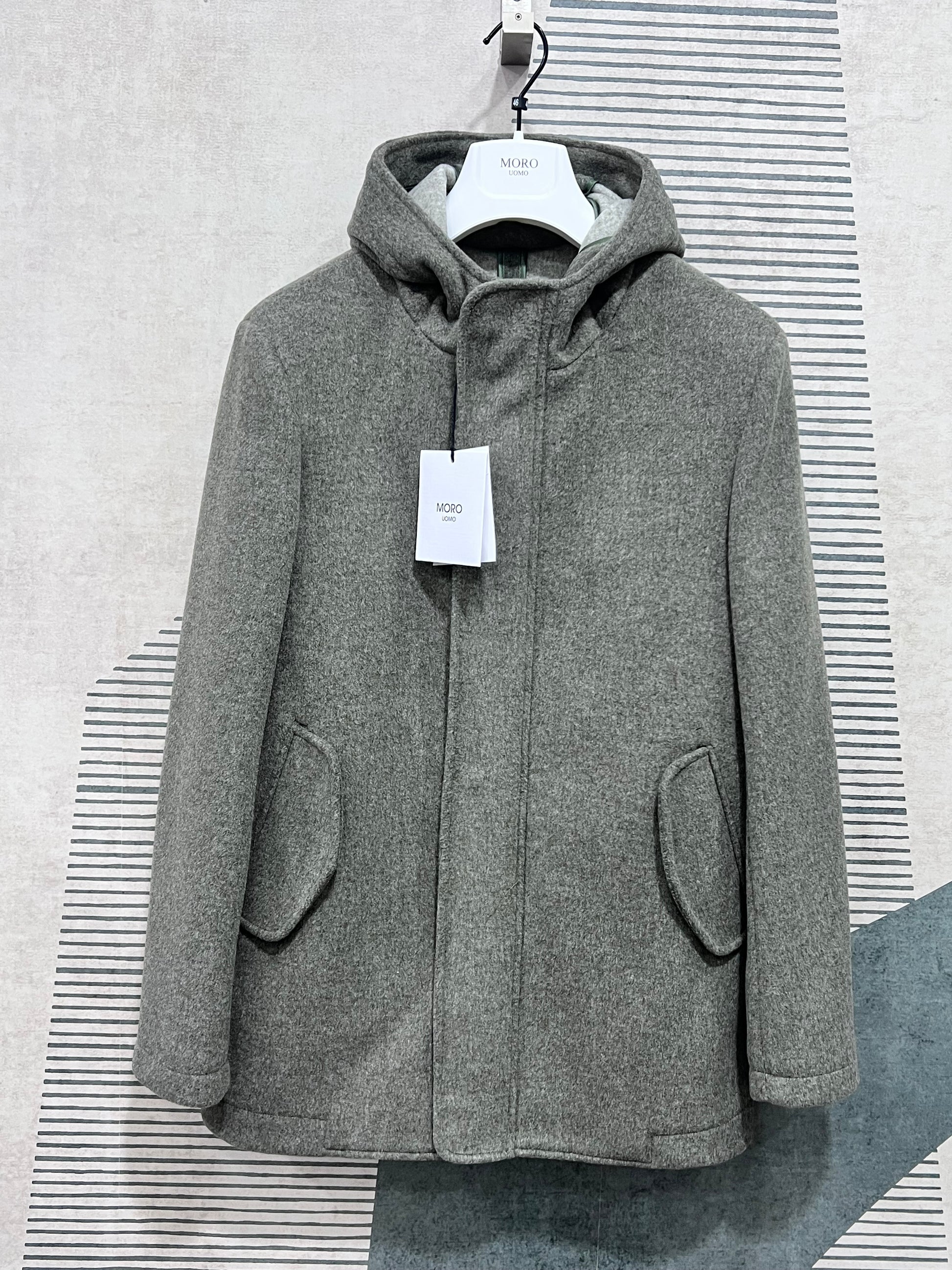 Giaccone uomo invernale verde con cappuccio - vista frontale completa