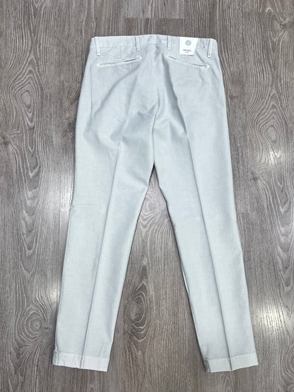 Pantalone elegante uomo fustagna spigata  grigio vista posteriore, manifattura sartoriale italiana

