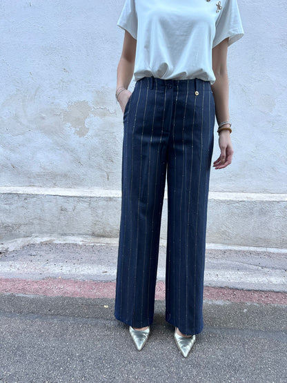 Pantalone palazzo donna blu gessato - dettaglio vita alta e vestibilità
