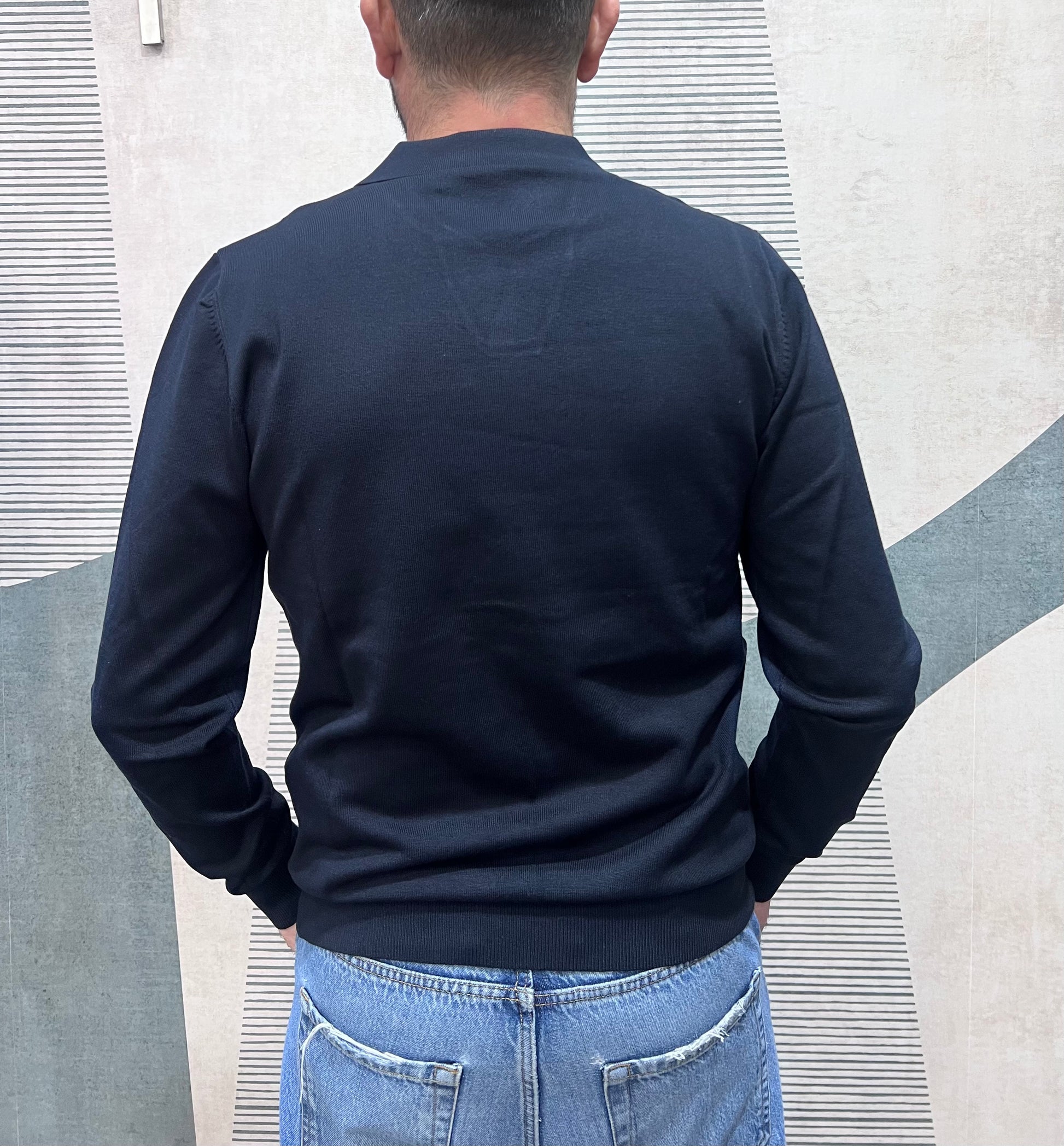 Polo Derby uomo blu - dettaglio vista posteriore e vestibilità