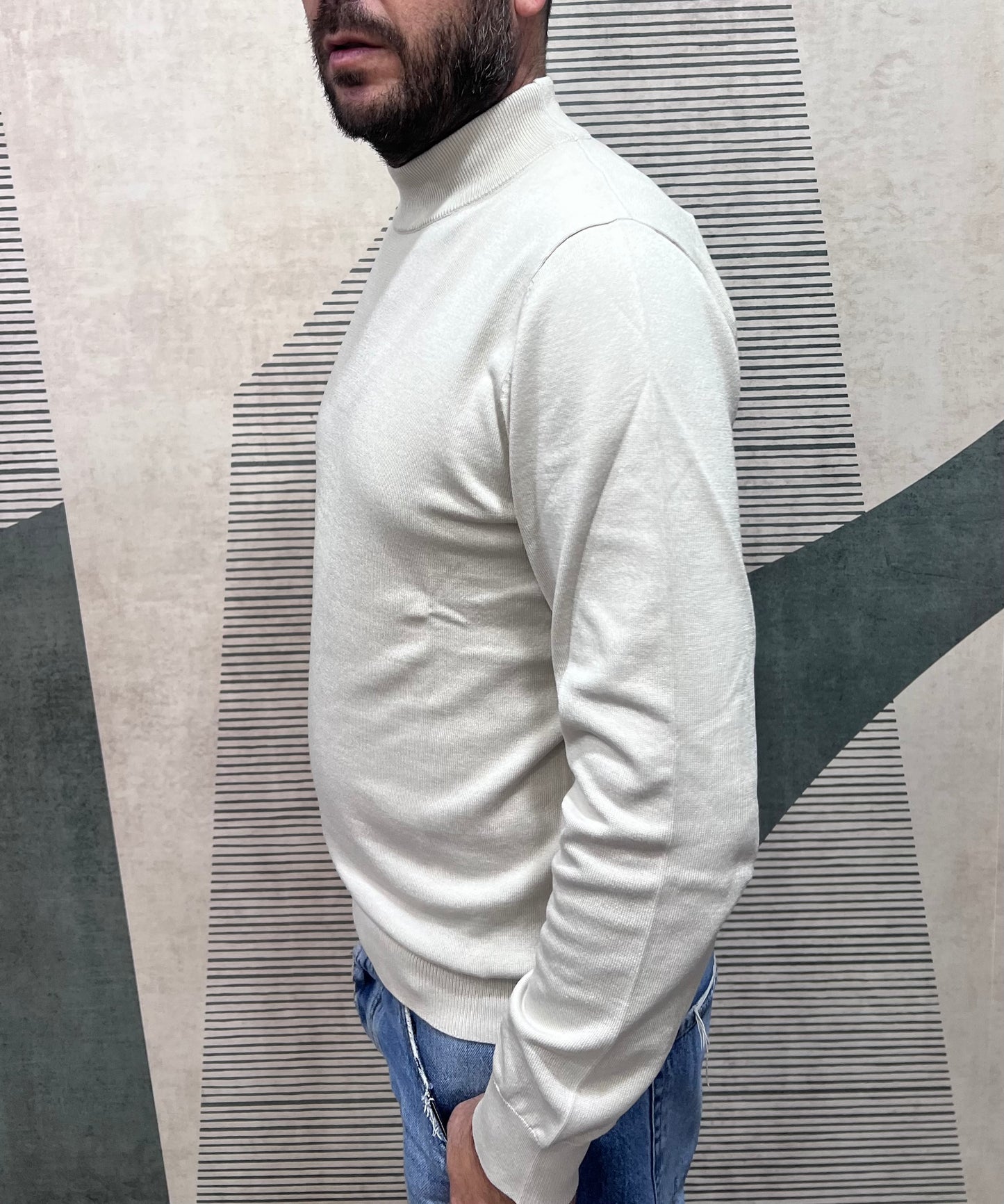 maglia uomo mezzo collo beige qualità premium vista laterale
