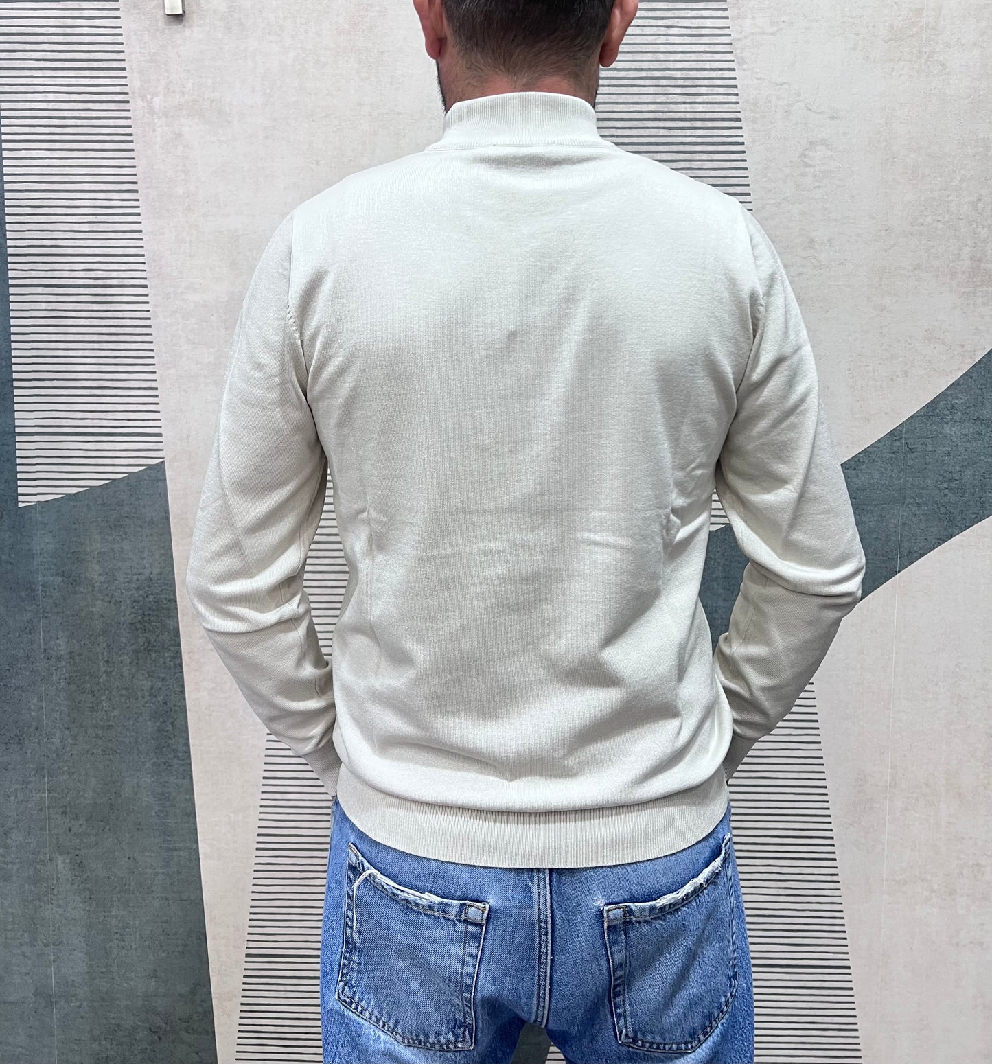 maglia uomo mezzo collo beige - manifattura italiana vista posteriore
