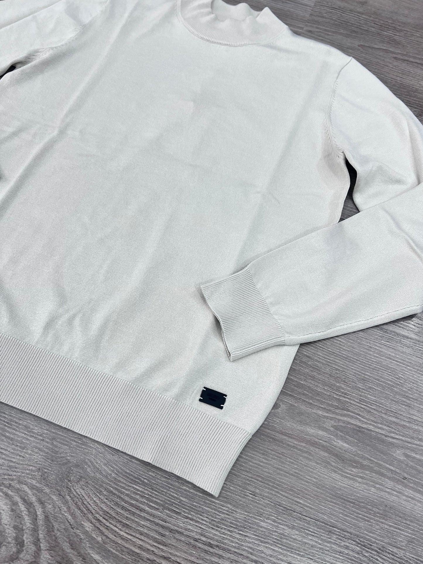 Dettaglio maglia uomo mezzo collo qualità premium manifattura italiana
