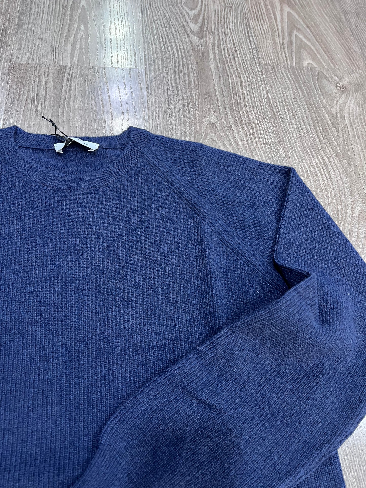 Maglione uomo lana blu - dettaglio tessuto e trama pregiata