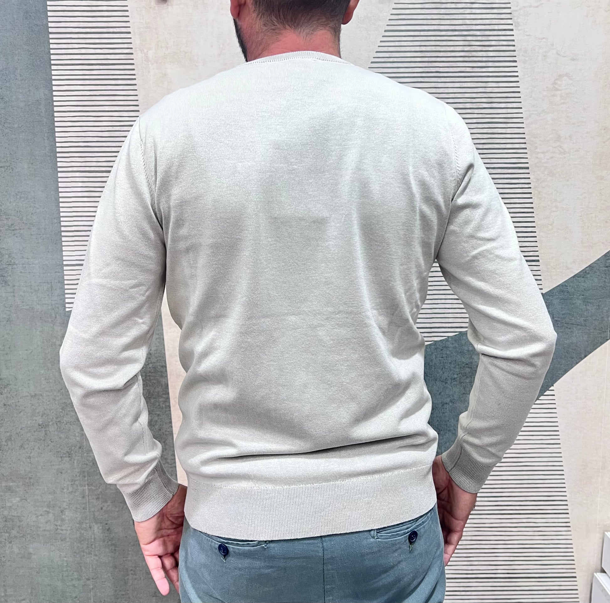 Maglia uomo girocollo viscosa grigio chiaro - vista posteriore