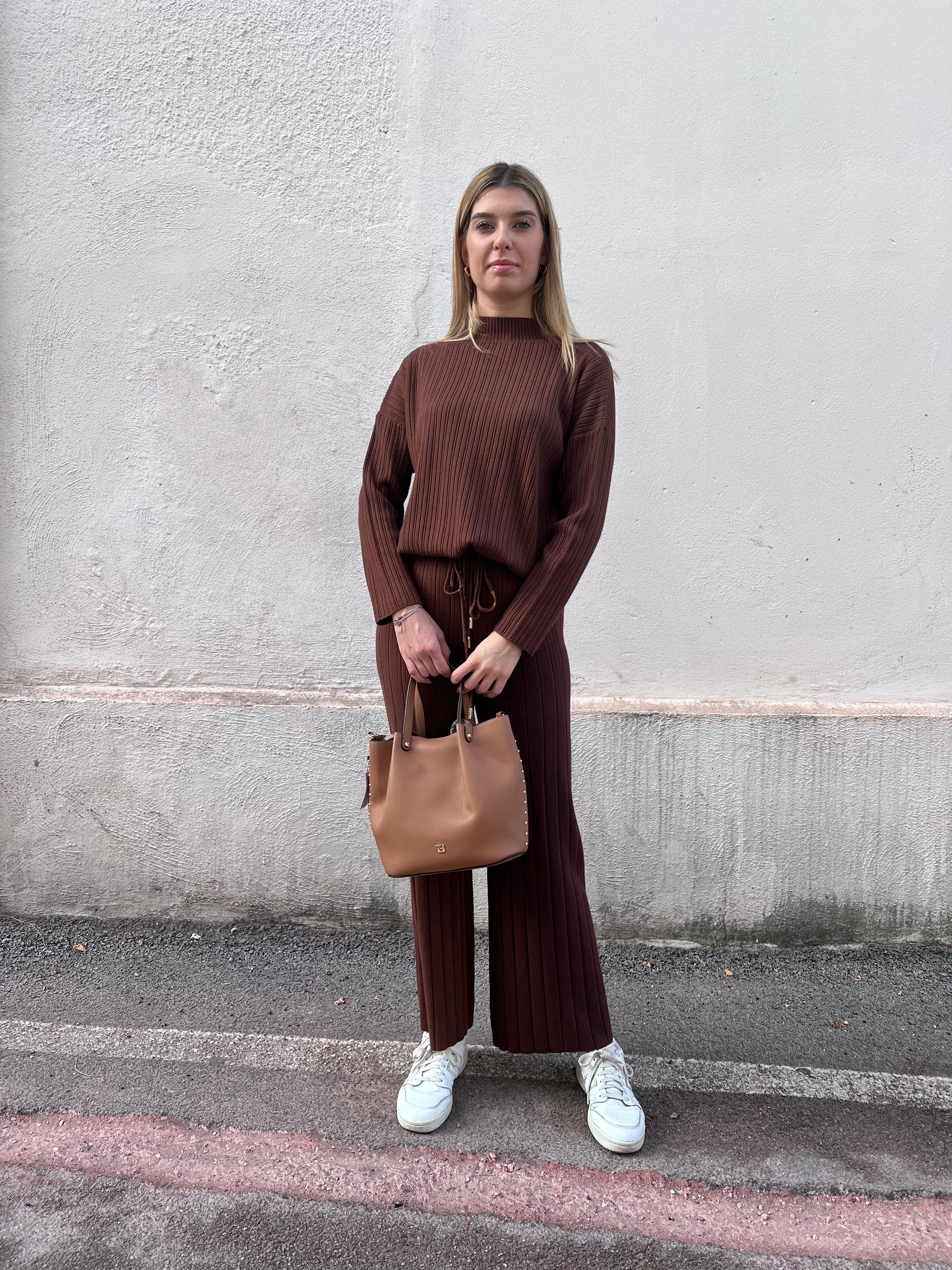 Completo donna lanetta cioccolato righe verticali - Maglia mezzo collo e pantalone palazzo