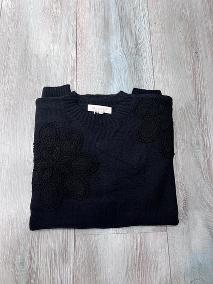  maglione girocollo donna in nero con decorazioni floreali uncinetto

