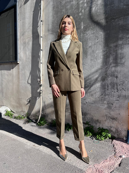 Tailleur donna verde militare elegante per ufficio e cerimonie - Erica Bellucci Milano