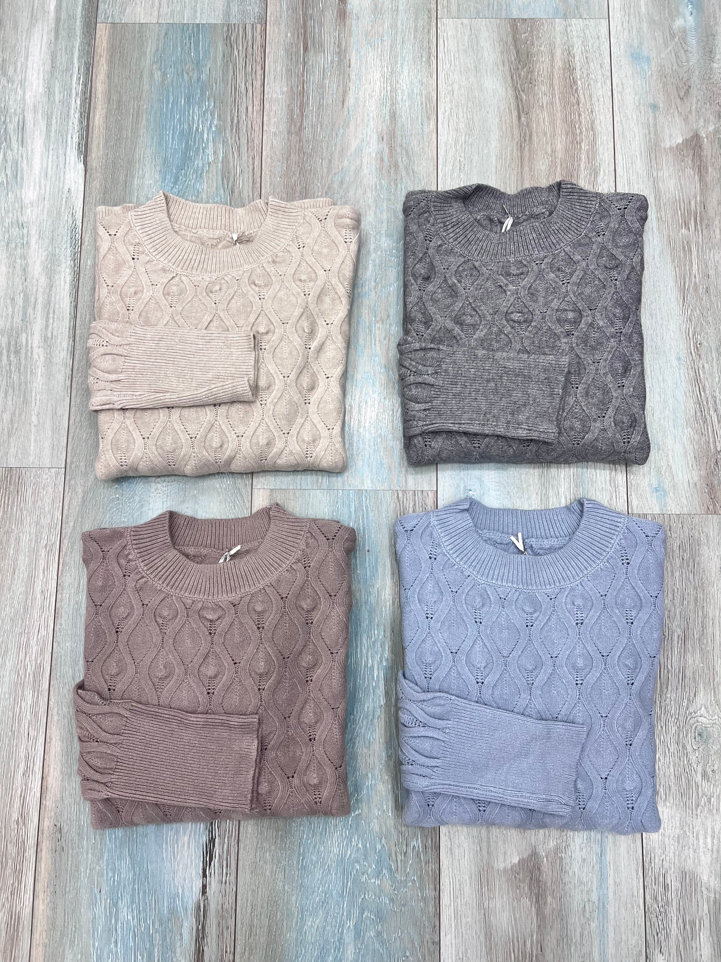 Maglia donna collo rotondo con disegni geometrici - dettaglio qualità tessuto - colori disponibili
